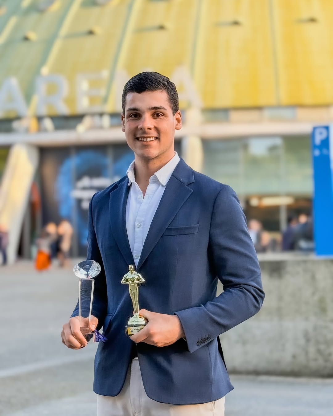 Felipe Dantas com troféus